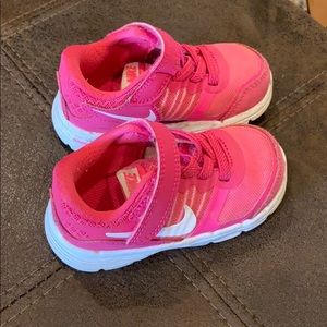 Toddler Nike size 5 shoes